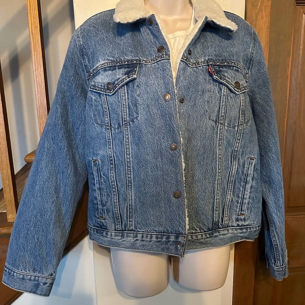 Levi’s Denim Sherpa-Lined Studded Jacket. Size L
